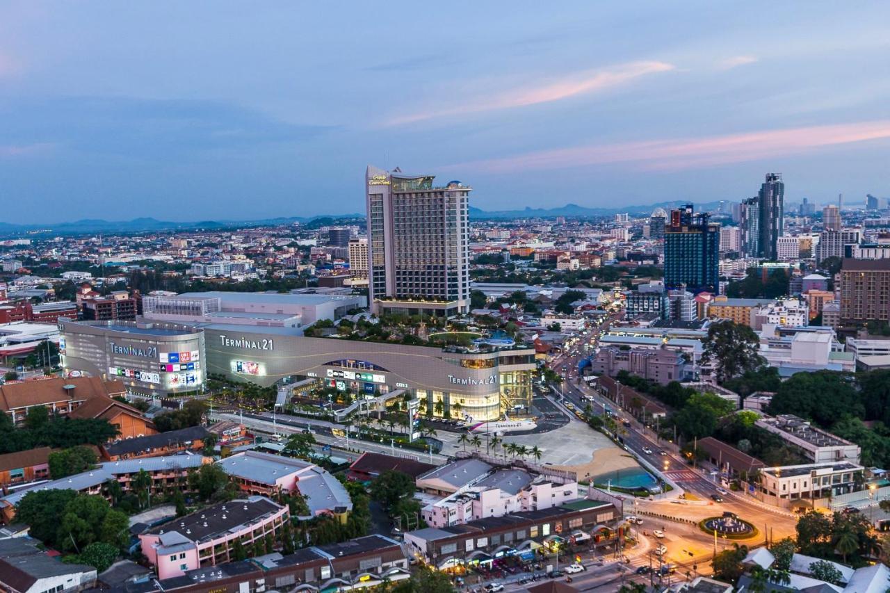 Grande Centre Point Pattaya Hotel Exterior photo